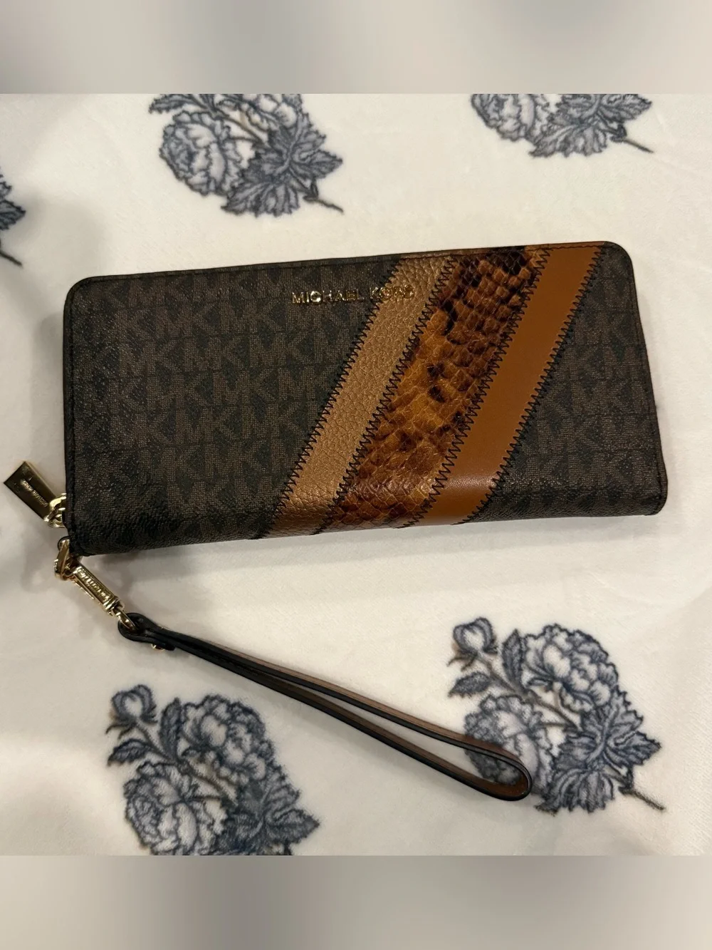 Michael Kors Nouveau Hamilton Large Satchel & Jet Set Wristlet Set